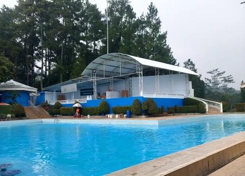 Kolam Renang Villa Bukit Hambalang: Kesegaran di Tengah Alam