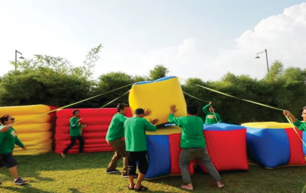 Harga Paket Team Building Asyik dengan Inflatable Games di Villa Bukit Hambalang Sentul